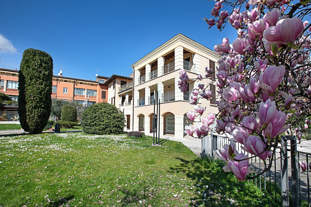 Morgante Salo-lake View & Parking