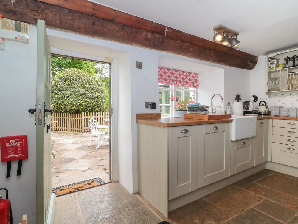 2 Pigsfoot Cottages
