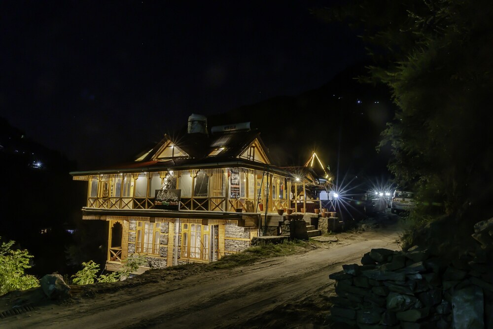 Tirthan Village Resort