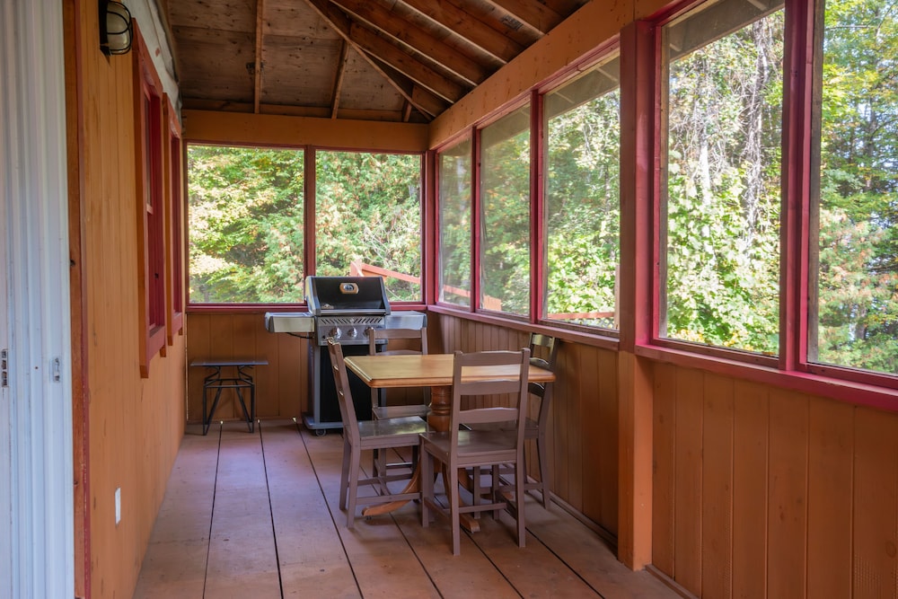 Lakepoint Cottage Resort