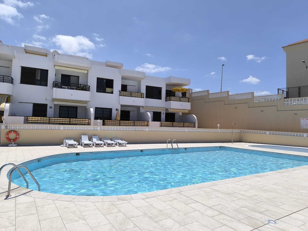 Apartment Edith - Ocean View Just Above the Beach