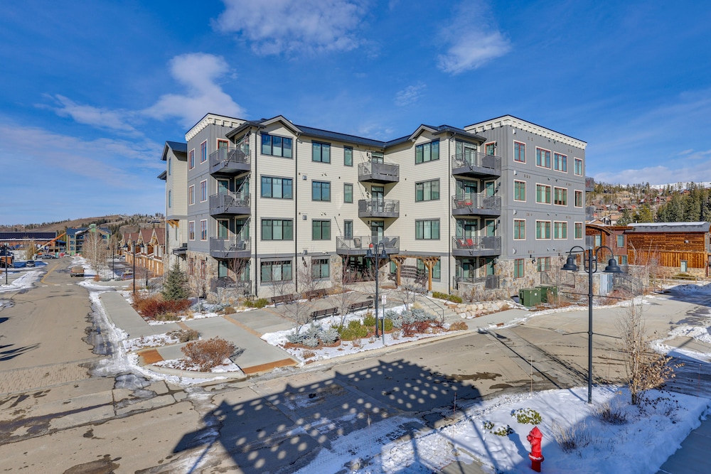 Winter Park Condo w/ Balcony ~ 4 Mi to Slopes