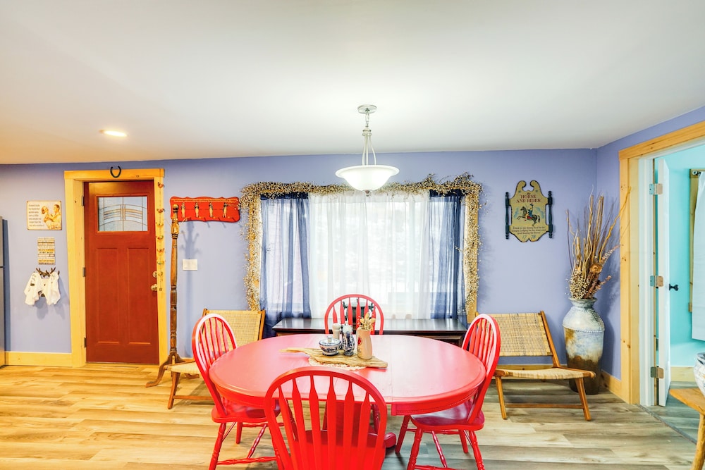 4 Mi to Dtwn Catskill: Mtn-view Home