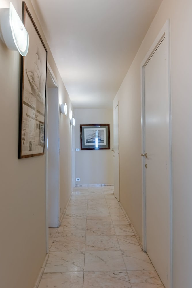 Huswell - Stunning Views Prime Location