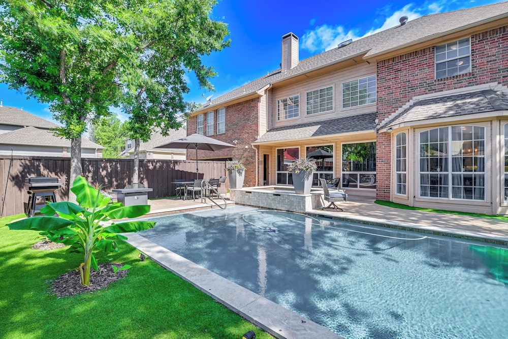 Relax By Pool, Soak in Hot Tub: Plano Home