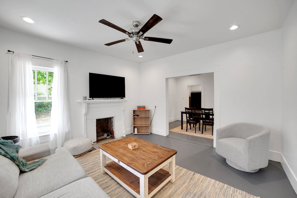 Magnolia House Walk To Festival Park 3 Bedroom Home