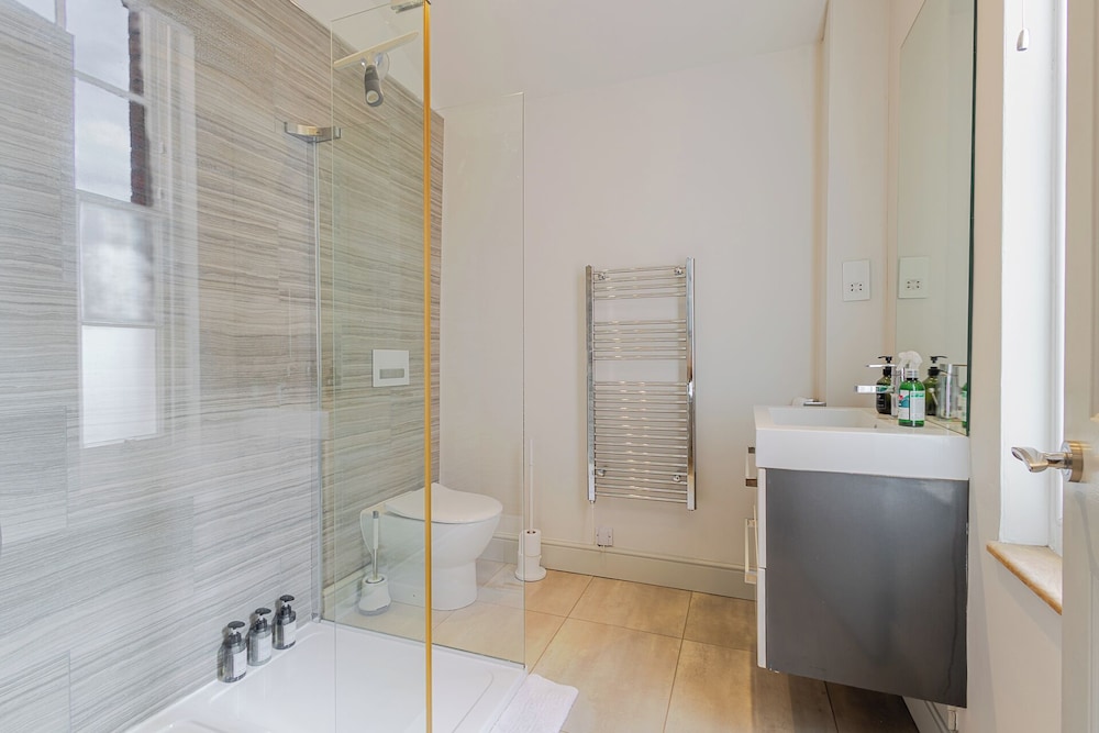 Stylish 5BD Townhouse in Leamington Spa
