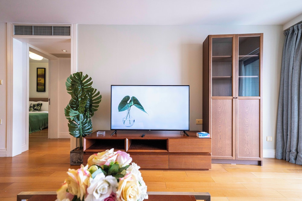 Tyms Spacious 2BR 1BA Apt Xuhui Metro
