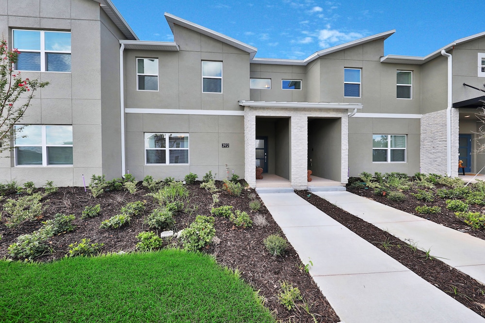 392 OC - 4BR Splendor: Private Pool