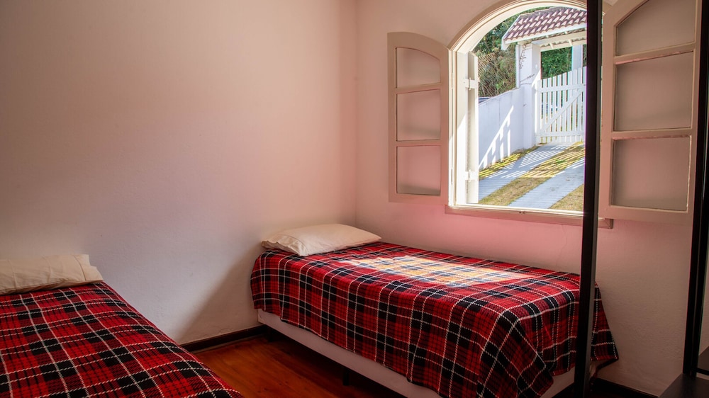 Casa com Lareira Wi-fi e Varanda com Vista