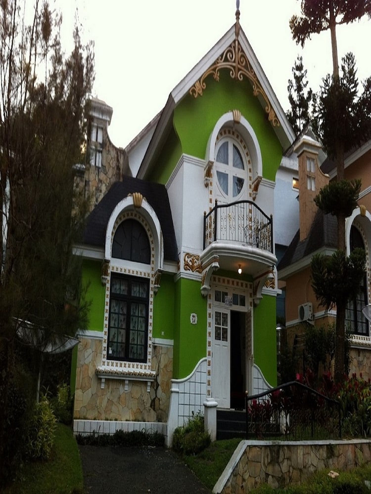 Villa Kota Bunga Teratai