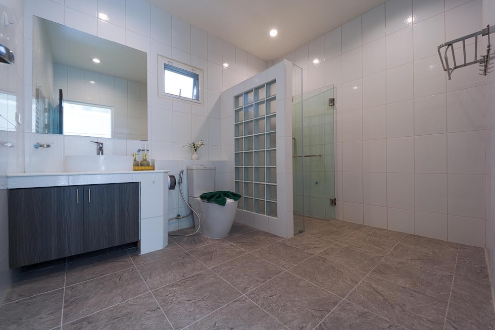 Modern Private 3 Bedroom Pool Villa GA1