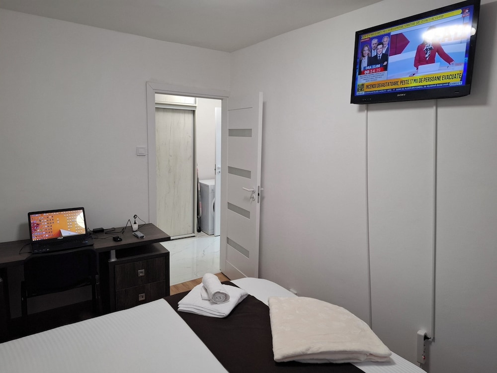Apartment, 3 Rooms,nearby Piata Victoriei and Gara de Nord, Main Railwaystation