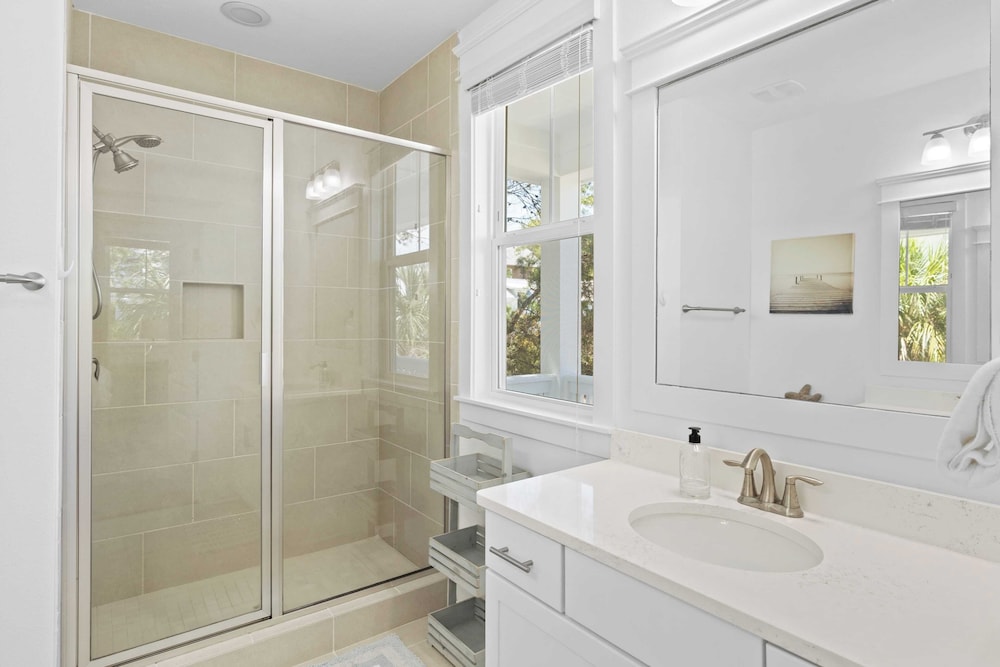 Near Inlet Beach Access&lake Powell, Pool, Patio Lounge G'day 30A by Avantstay