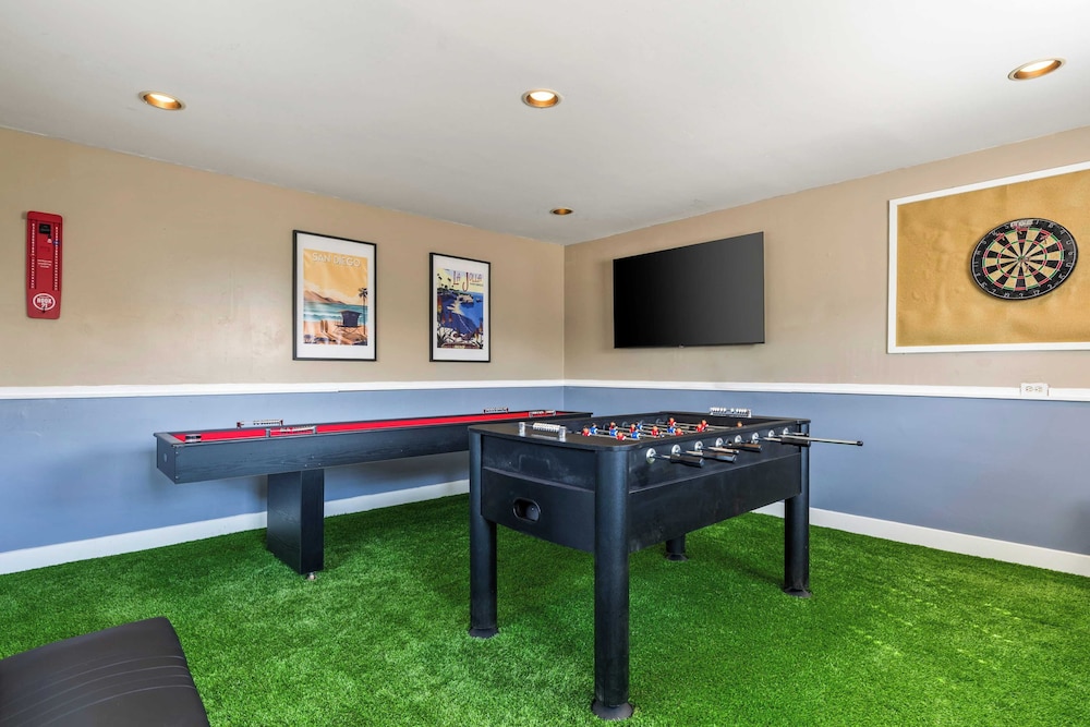 Point Loma Home w/ Putting Green, Firepit + Game Room & Beach Access Zola Street by Avantstay