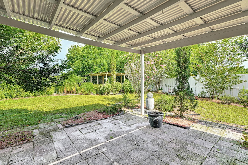 Pet-friendly Home w/ Lanais, Near Dtwn Tampa!