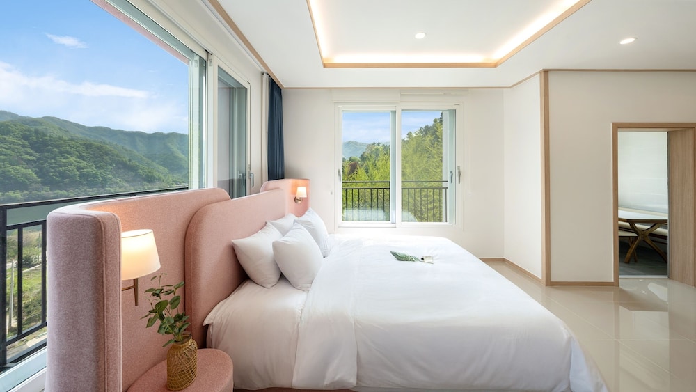 Gapyeong Laonjena Pool Villa