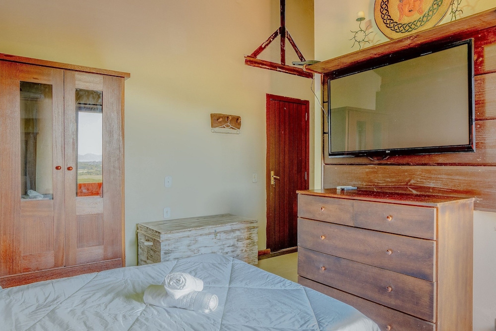 Beautiful Rustic House w/ Pool in Garopaba Egf000