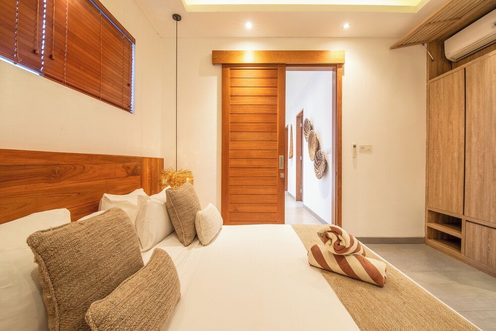 Luxury 4BR Haven, Steps to Canggu's Beach Elegance