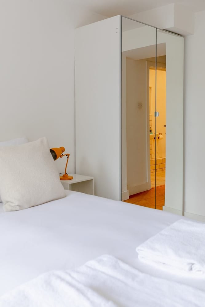 Homely 2BD Flat W/private Patio Near Maida Vale!