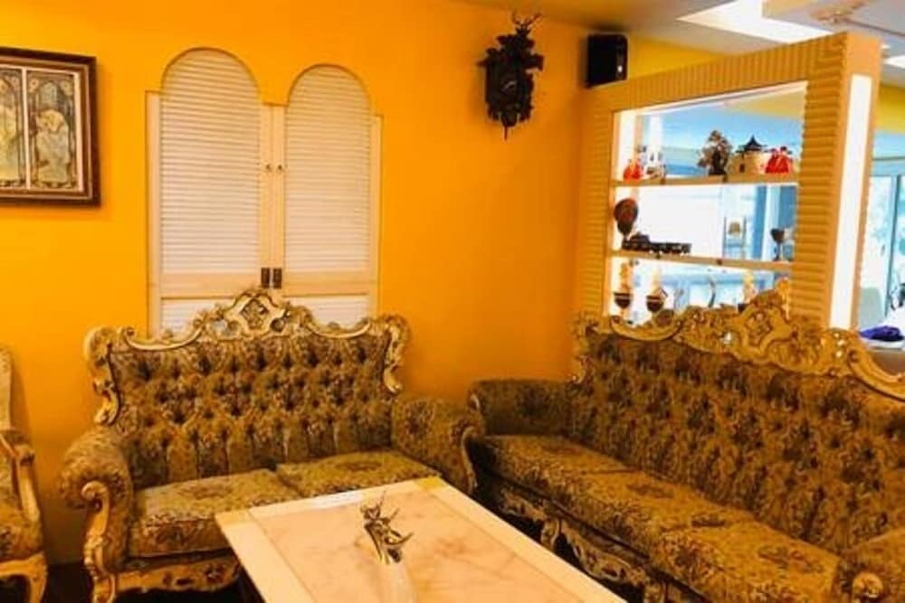 Dot King Villa