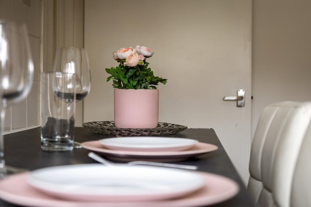 Beautiful 1 Bedroom Apartment With a Garden in Fulham