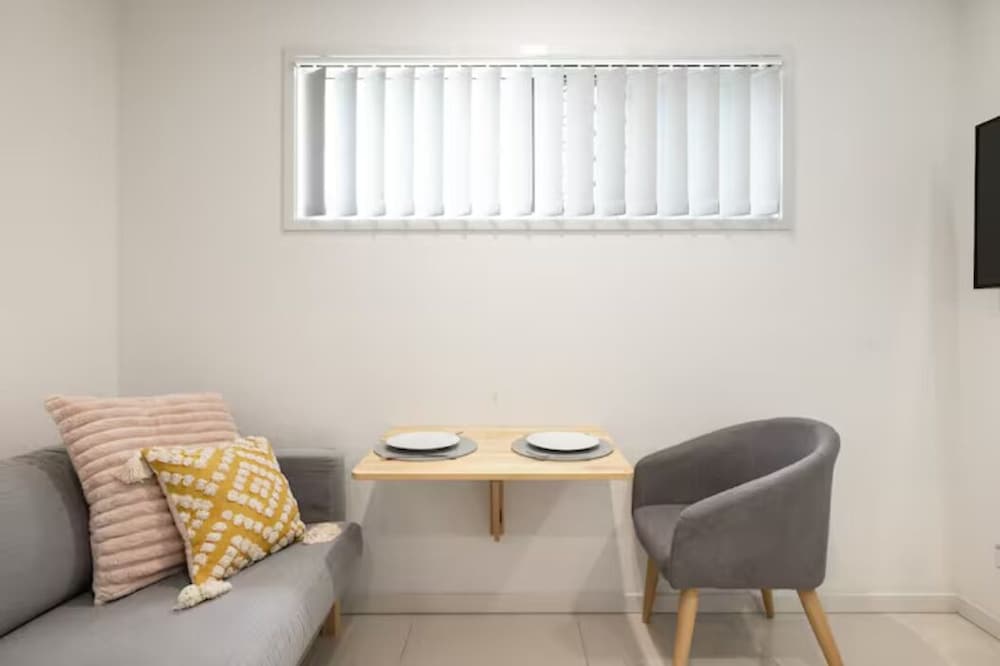 Smart Suites Self Check-in Apartments - 35 Freney