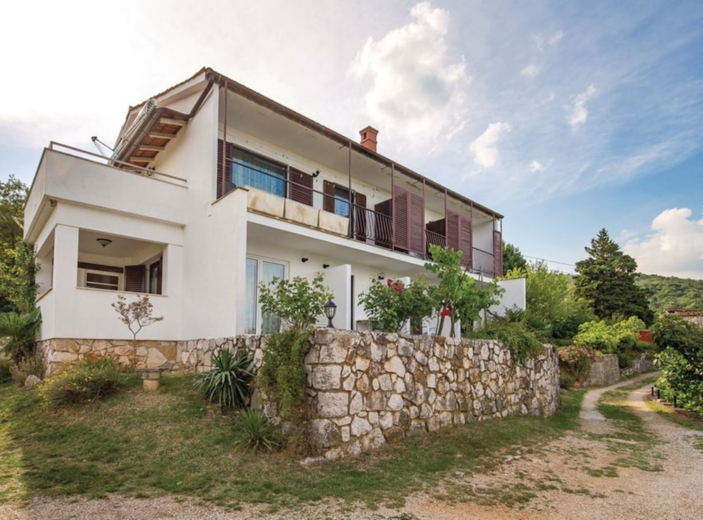 Elegant Brsec Apartments With Sea View