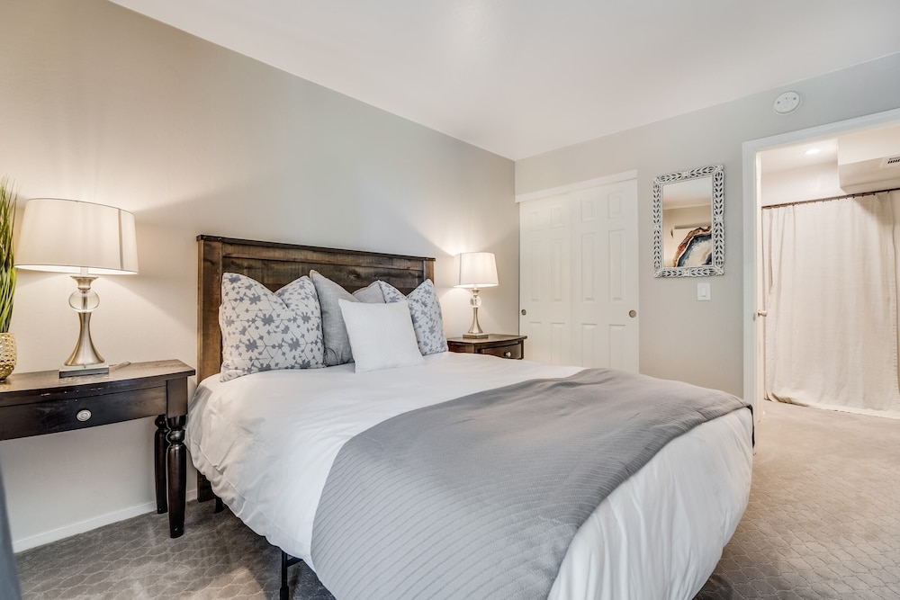 Pinegrove by Avantstay Beautiful Villas Condo Just Outside Tahoe City! - Property Image 17