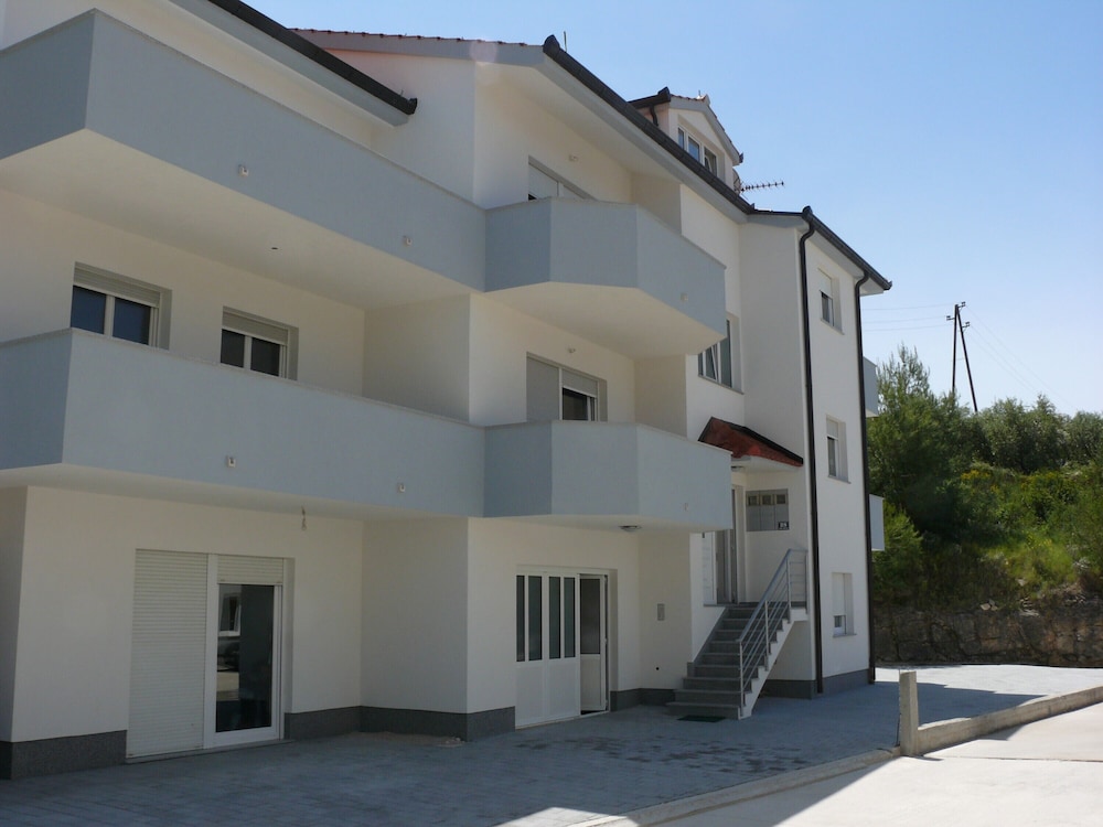 A7 - apt With 2 Balconies, 5 min Walking to Beach view 4