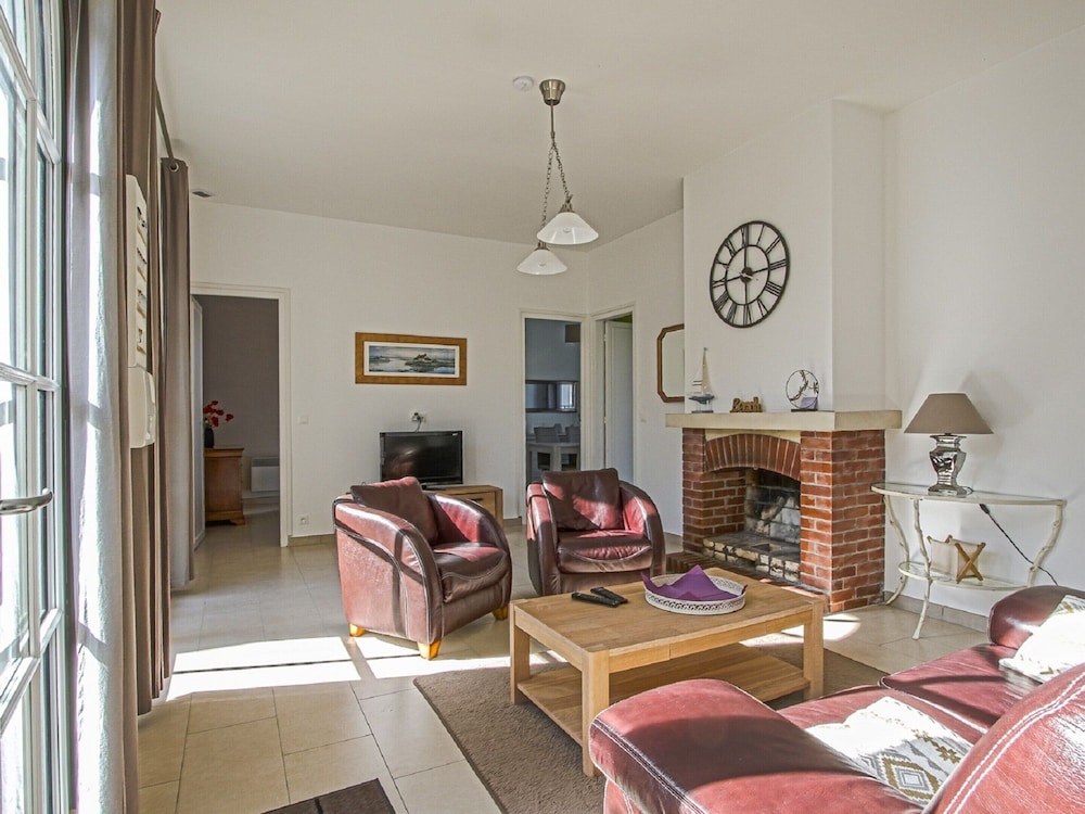 Bright Holiday Home With Garden