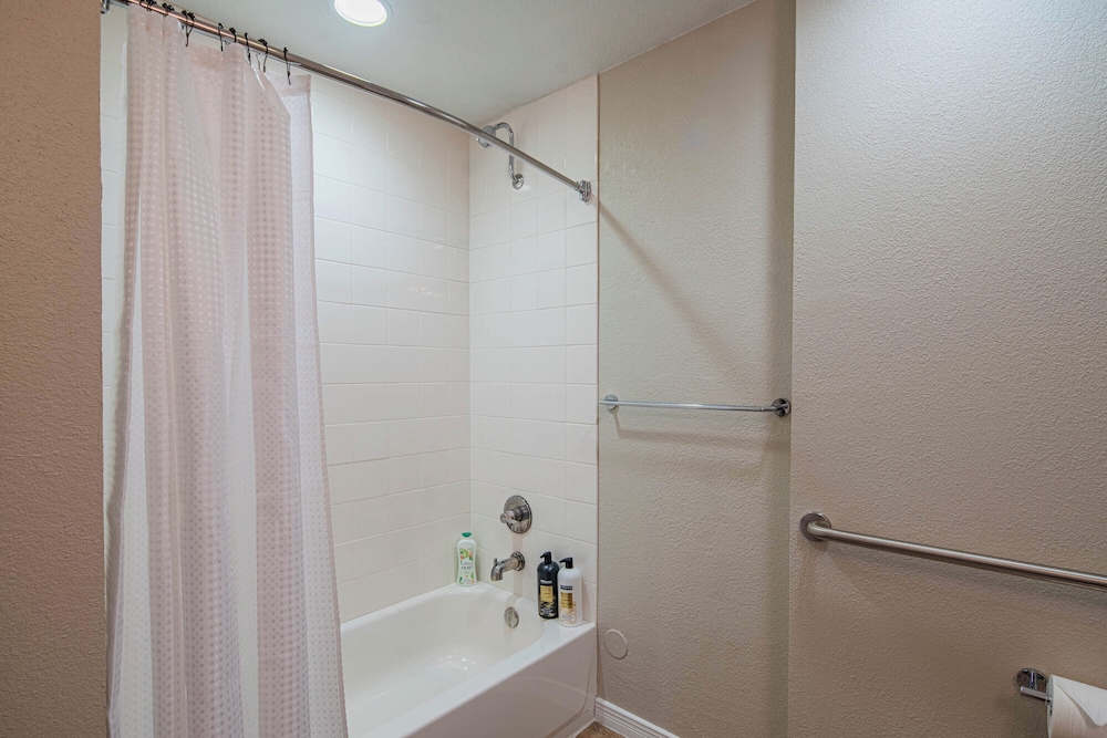 ROVE LIVING/KL - The Fredrick Tempe