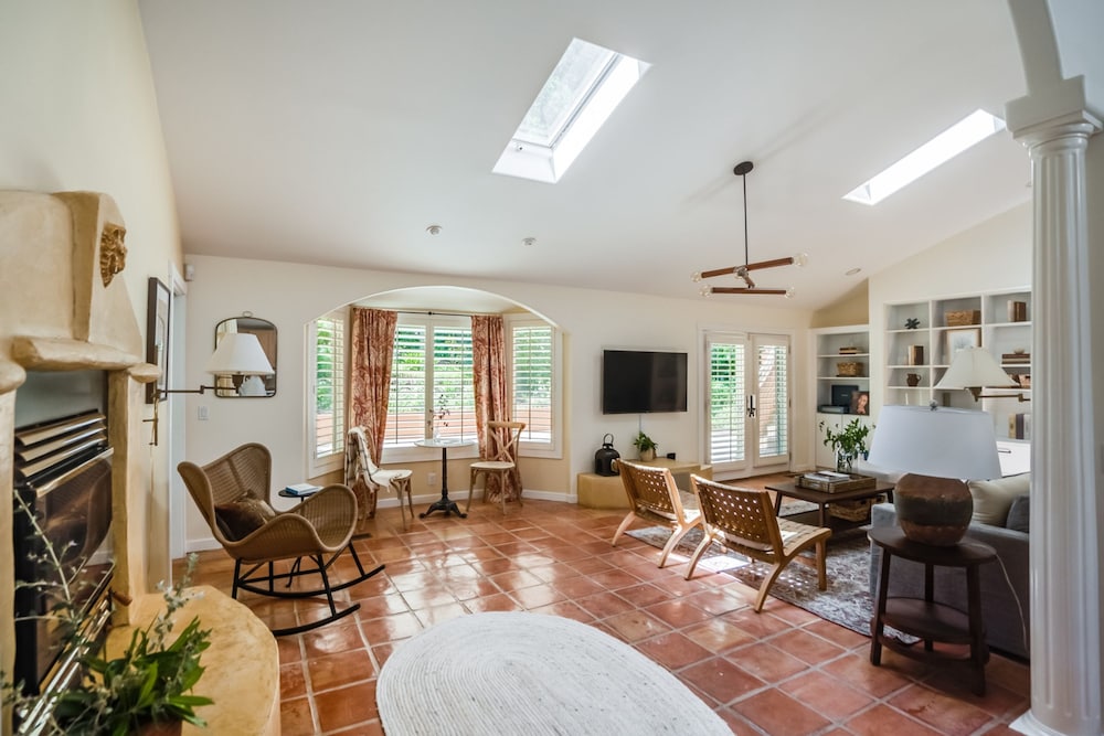 Le n by Avantstay Private Breathtaking Character Cottage w Pool Hot Tub