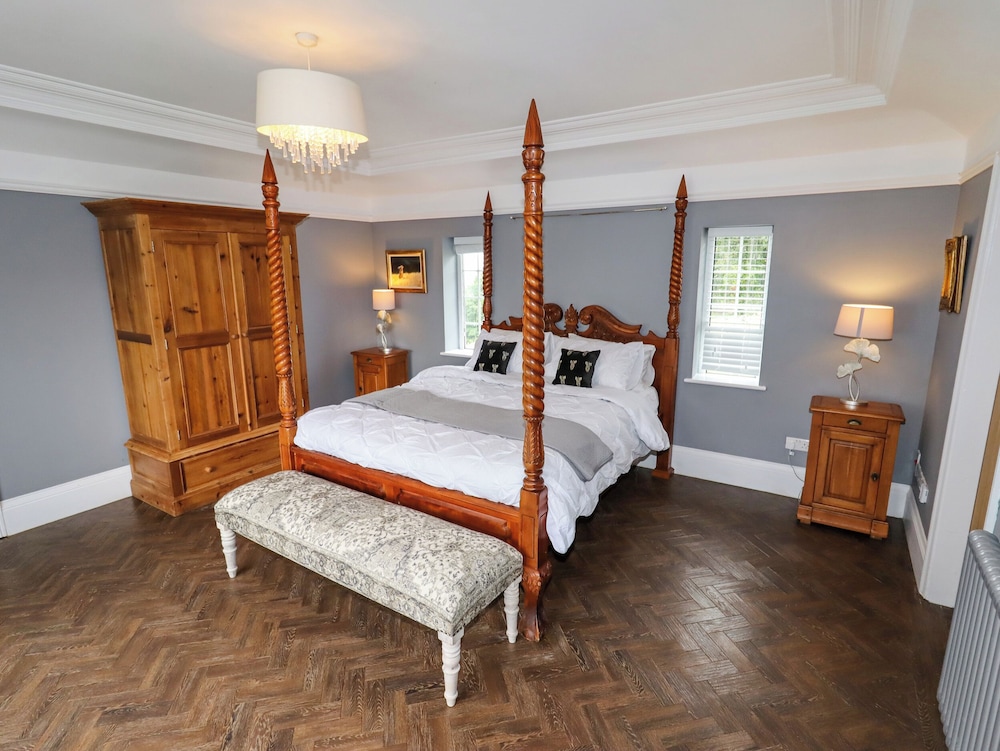 The Manor House Skerry Vore