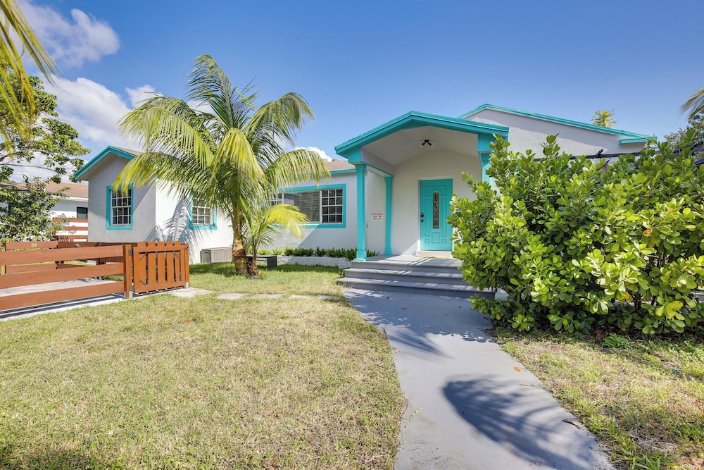 Hollywood Cottage: 2 Mi to Hollywood Beach! view 2