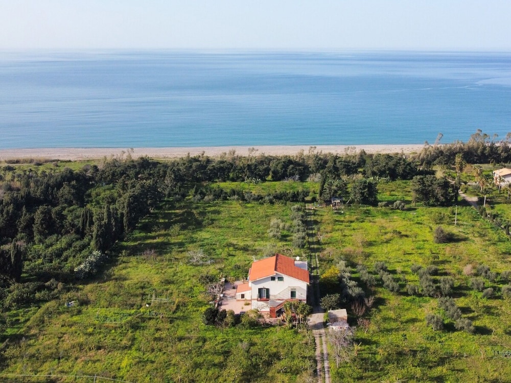 Tenuta Piana 1: Direct Access to the sea