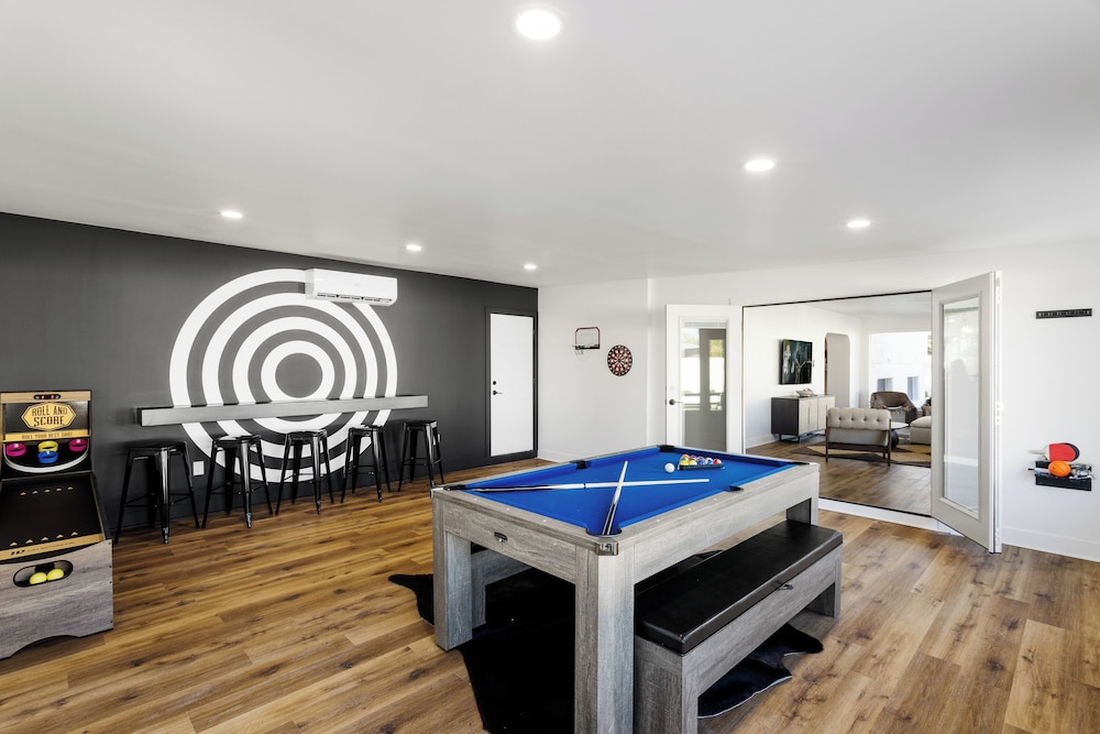 Sunburst Estate - Pool - Hot Tub - Tons of Games!