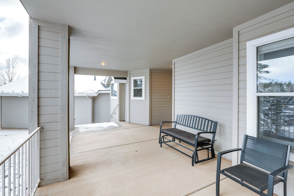 Near Hiking & Golf: Peaceful Home in Flagstaff!