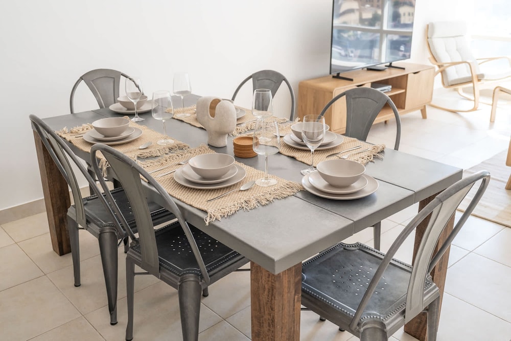 Elegant 1-bedroom Apartment for 4 in Dubai Marina