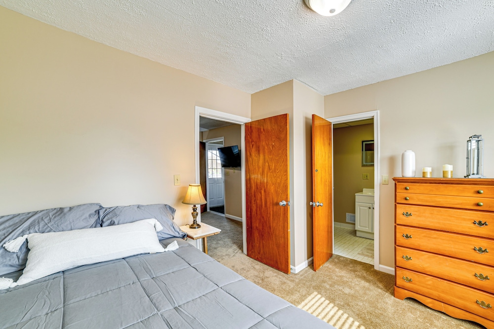 < 2 Mi to Suny Cortland: Unit w/ Private Parking