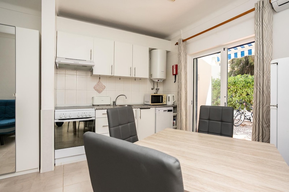Nice Terrace and Pool Alvor Flat