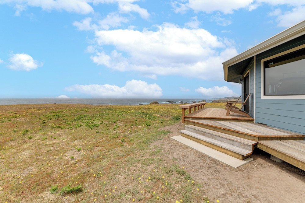 Walk to Beach: Luxury Oceanfront Escape in Caspar
