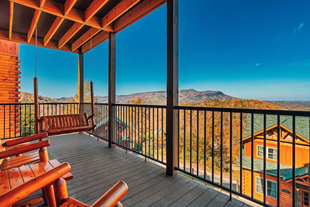 All Fun & Games by Avantstay Indoor Pool, Game Room, Theater, Mountain Views Near Pigeon Forge & Dollywood