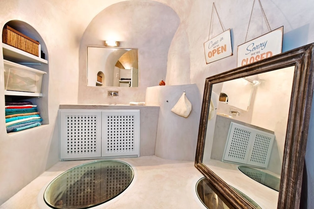 Pyrgos Old winery villa