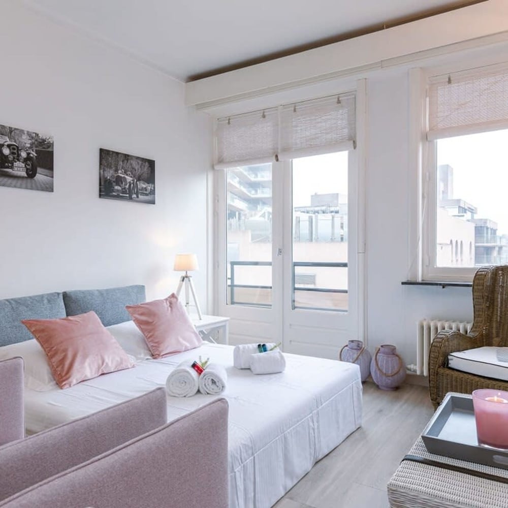 Beautiful and Spacious Studio With Side Seaview