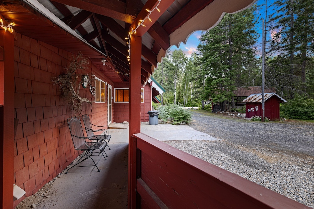 West Haus Escape 3 Bedroom Home by NW Comfy Cabins by RedAwning view 5