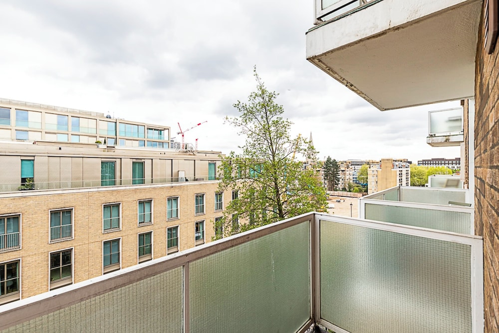 Modern Apartment With Balcony