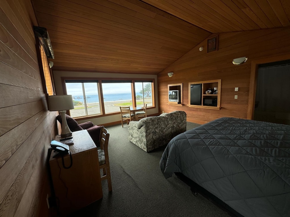 Sunset Oceanfront Lodging