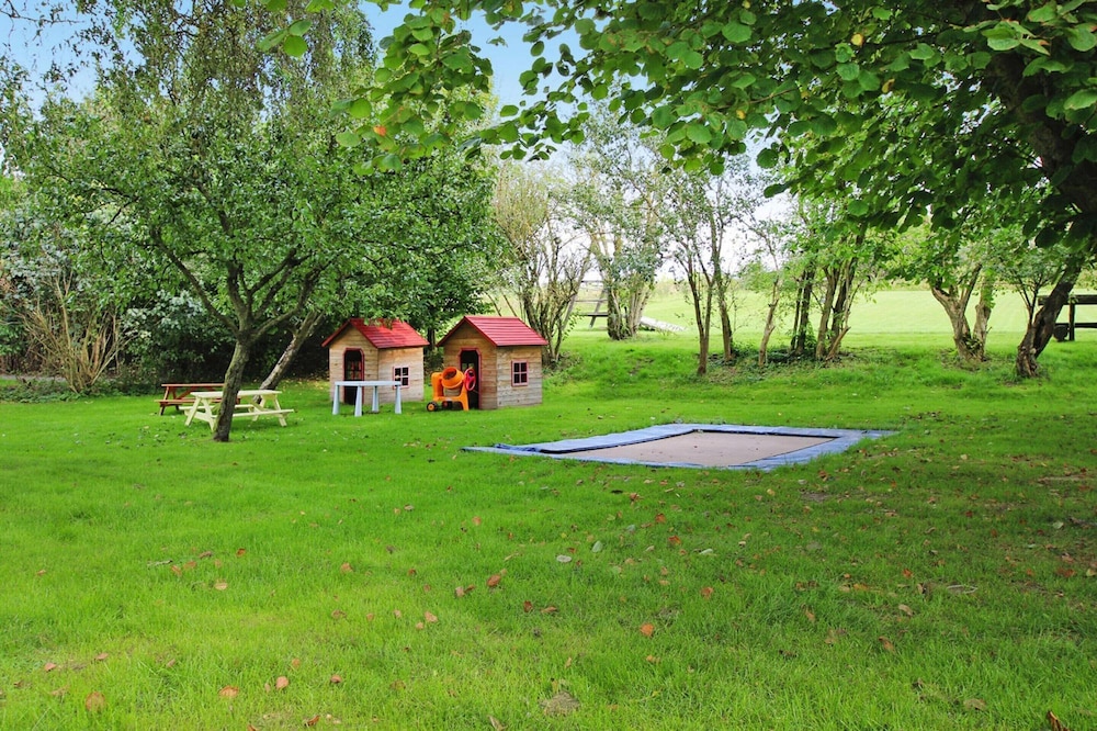 Cottage in Muritz Park Near 1,000 Lakes