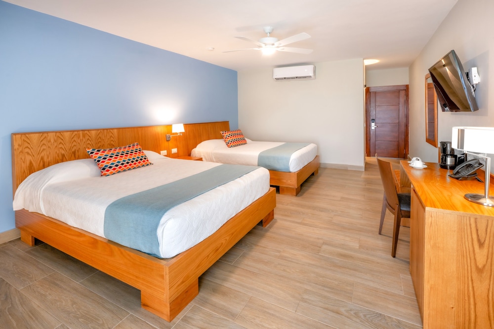 Coral Costa Caribe Beach Resort - All Inclusive - Property Image 15